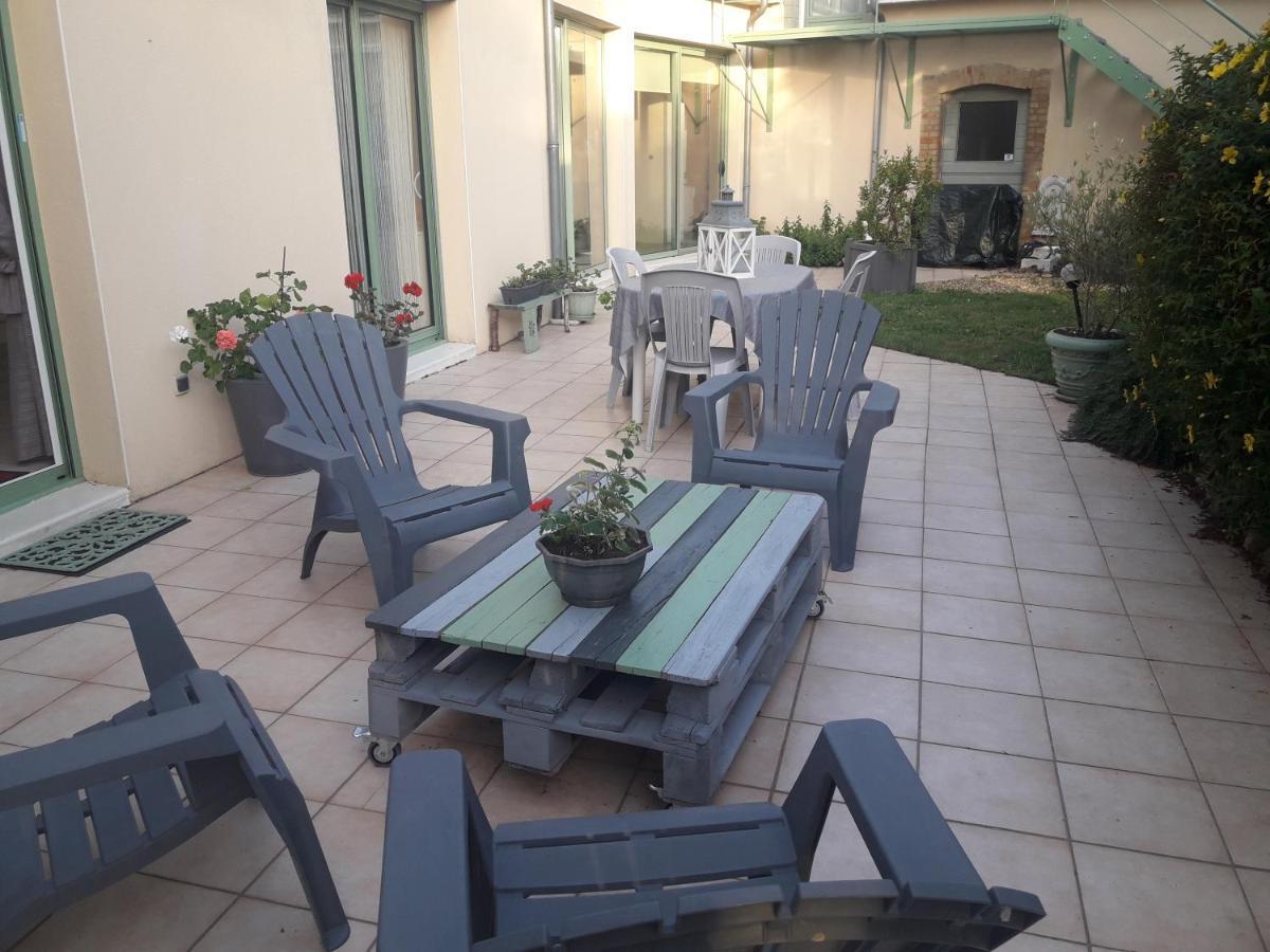 Chambre D'Hote Avec Piscine Couverte Coulaines Luaran gambar